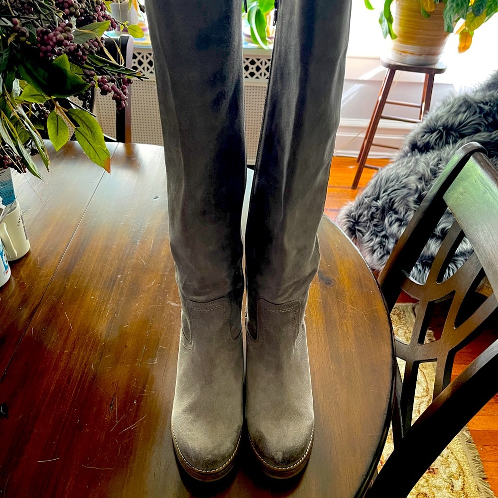 Gorgeous over the knee beautiful suede boots. Purchased from Nordstrom. Barelywo